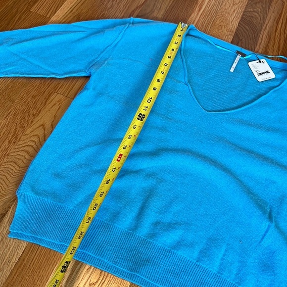 Free People Harmony Cashmere V Sweater in Grecian Sea Size XSmall NWT Defect - Picture 10 of 16